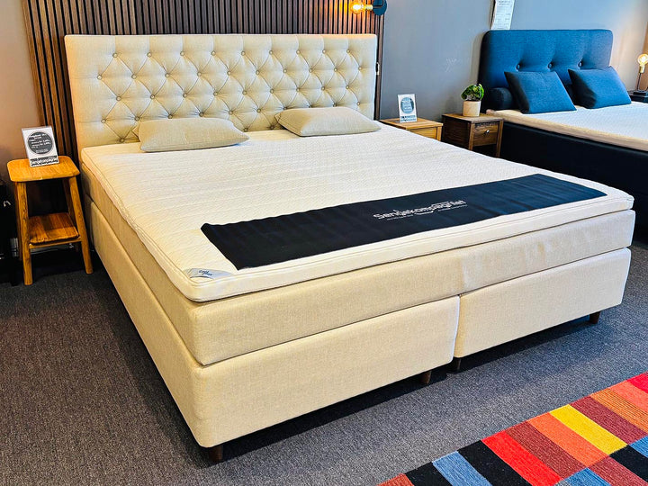 Outlet Højby Ocean kontinental 210x210 cm | Komplet med gavl, ben og topmadras
