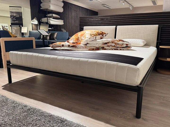 OUTLET Jetty Sengeramme Inkl. Højby Deluxe Madras