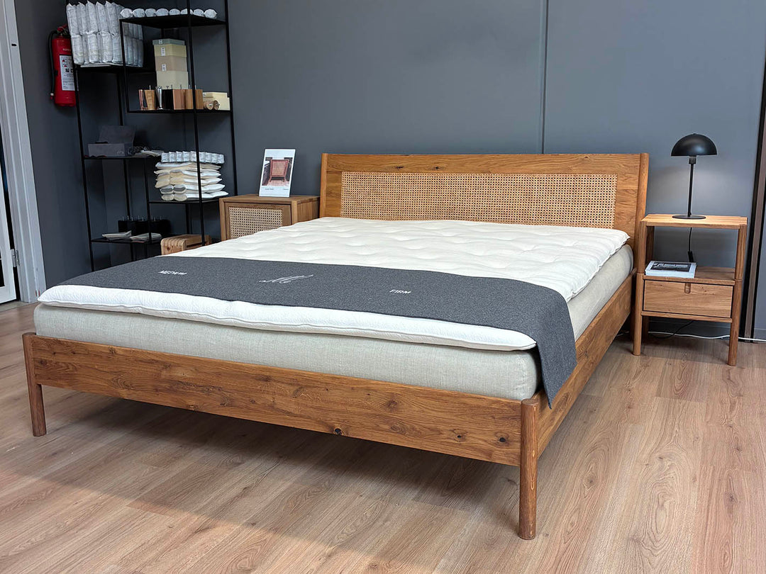 OUTLET Nordic Design sengeramme i Vild Eg med Fletgavl