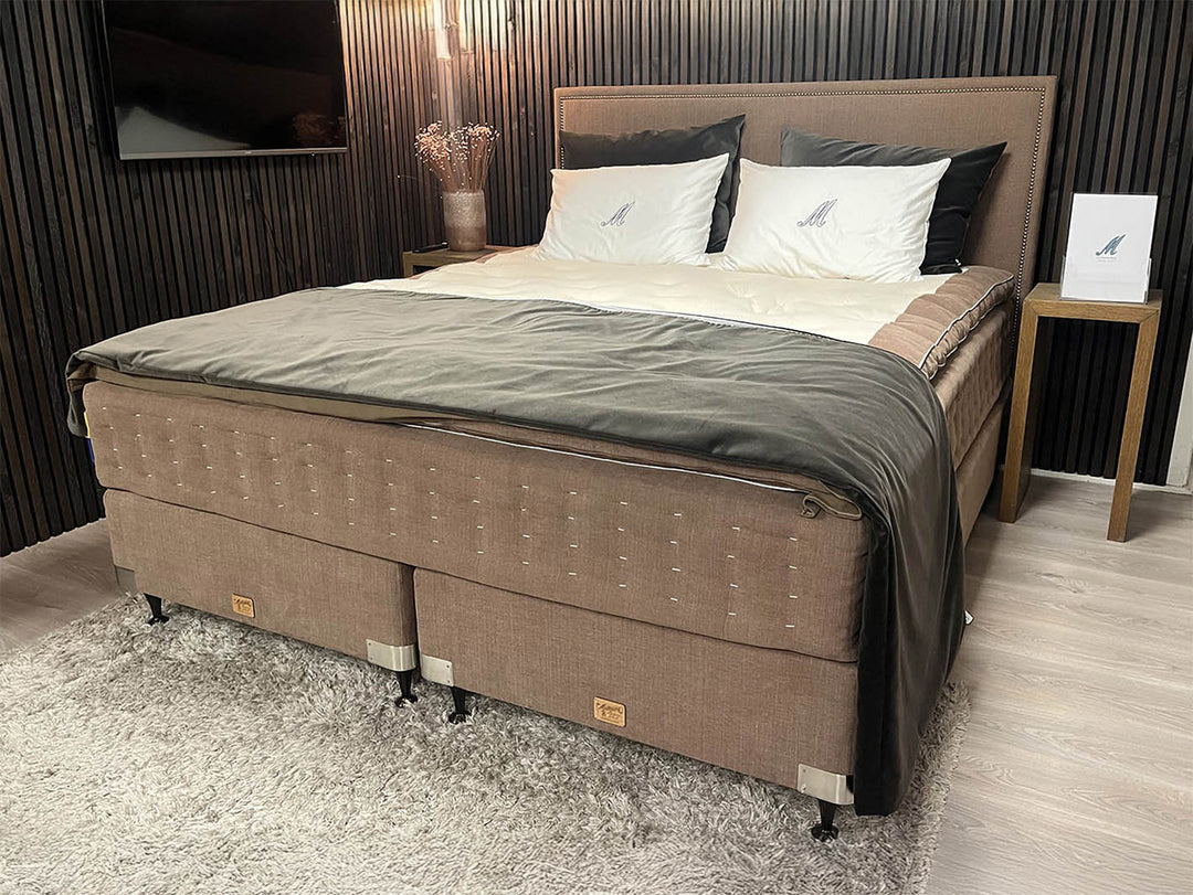 OUTLET Mattsons Bed Premium Kontinental BLK VLVT